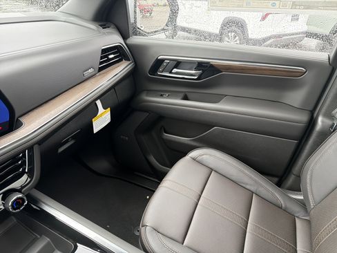 New 2026 Chevrolet Suburban High Country image 24