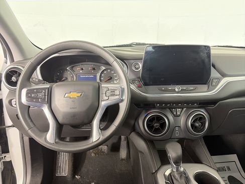 Used 2023 Chevrolet Blazer LT image 3