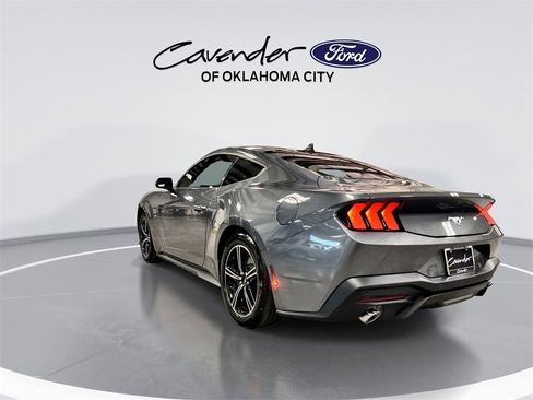 Used 2025 Ford Mustang Coupe image 6