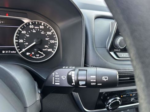 Used 2025 Nissan Rogue S image 27