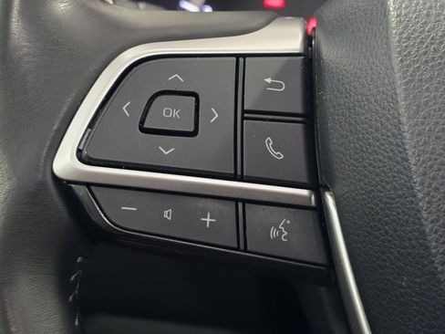 Used 2023 Toyota Highlander XLE AWD/4WD image 34