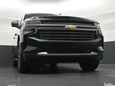 Used 2023 Chevrolet Suburban LT RWD image 32