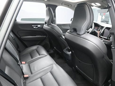 Used 2023 Volvo XC60 B5 Plus image 34