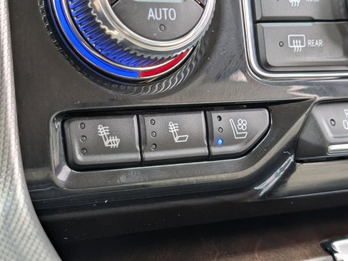 Used 2024 GMC Yukon XL Denali w/ Advanced Technology Package image 36