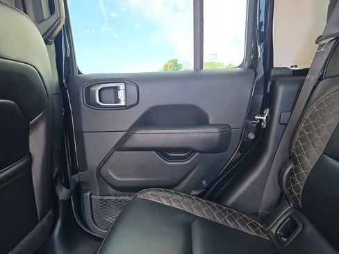 Used 2021 Jeep Gladiator Overland AWD/4WD image 12