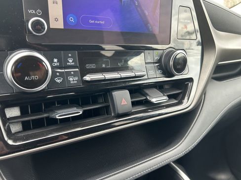 Used 2023 Toyota Highlander LE image 12