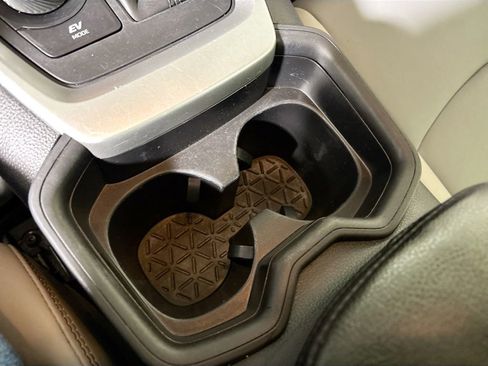 Used 2021 Toyota RAV4 XLE Premium image 15