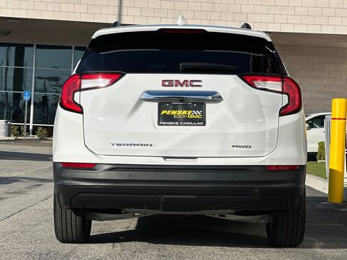 Used 2023 GMC Terrain SLE w/ Driver Convenience Package image 5