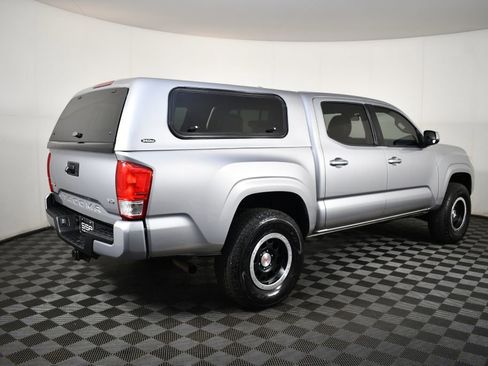 Used 2017 Toyota Tacoma SR image 6
