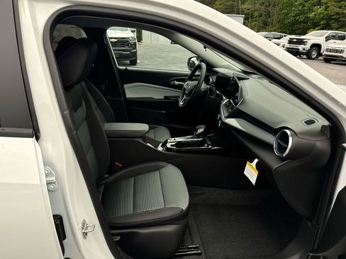 New 2026 Chevrolet Trax LT w/ Driver Confidence Package FWD image 31