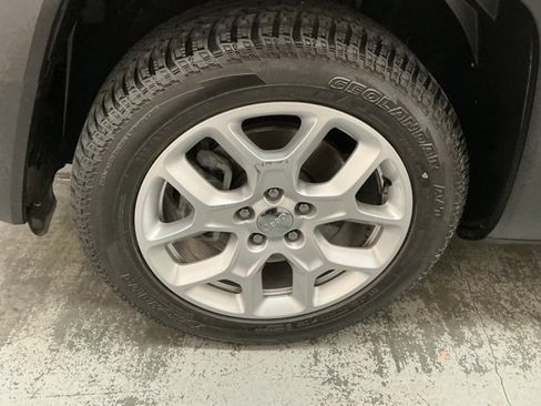 Used 2018 Jeep Renegade Latitude image 10