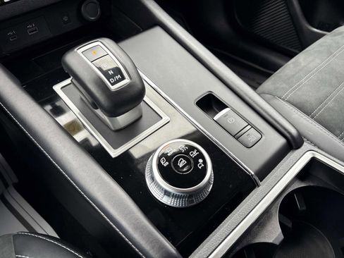 Used 2024 Mitsubishi Outlander SE image 34