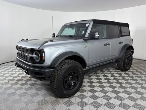 Certified 2023 Ford Bronco Wildtrak AWD/4WD image 3