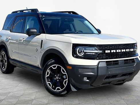 Certified 2025 Ford Bronco Sport Outer Banks w/ Outer Banks Tech Package+ AWD/4WD image 12