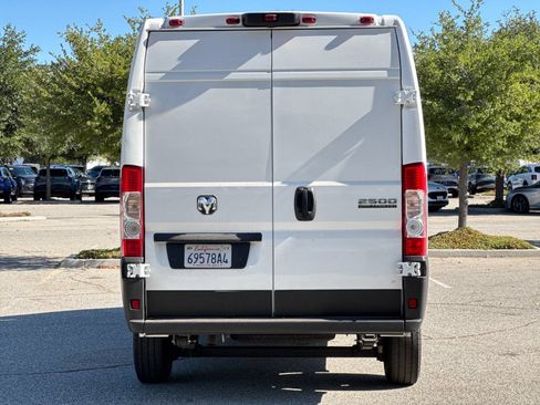 Used 2025 RAM ProMaster 2500 w/ Convenience Group FWD image 5