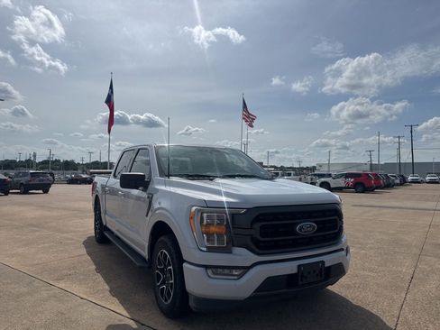 Used 2022 Ford F150 XLT w/ Equipment Group 302A High RWD image 2