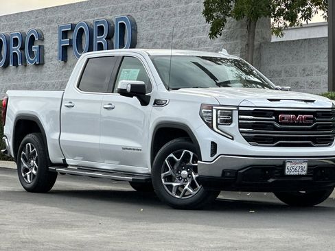 Used 2022 GMC Sierra 1500 SLT w/ SLT Convenience Package image 2