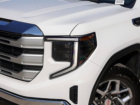 Used 2024 GMC Sierra 1500 SLE image 3