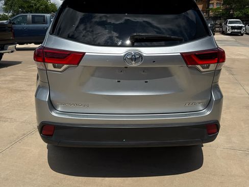 Used 2019 Toyota Highlander XLE image 7