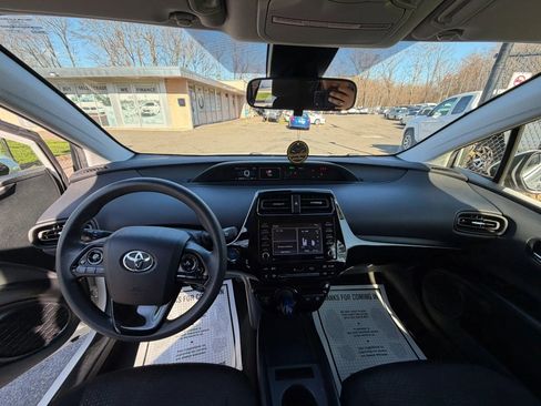 Used 2021 Toyota Prius LE image 20
