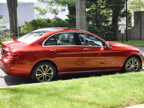 Used 2017 Mercedes-Benz C 300 4MATIC Sedan image 9