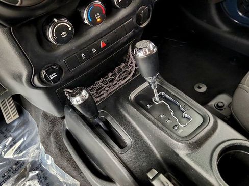 Used 2017 Jeep Wrangler Unlimited Sport AWD/4WD image 16