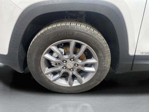 Used 2024 GMC Terrain SLT image 9