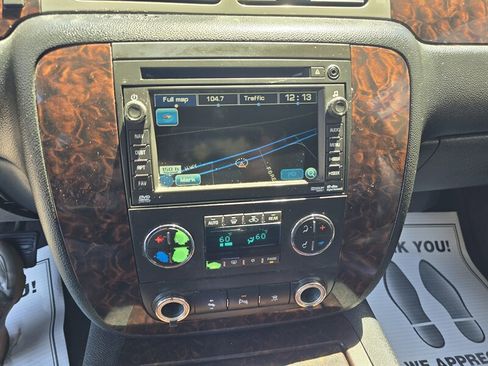 Used 2011 GMC Yukon Denali image 27