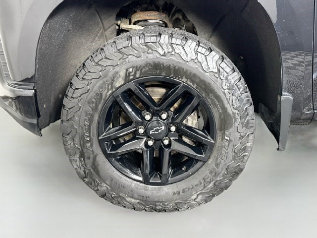 Used 2020 Chevrolet Silverado 1500 LT Trail Boss w/ Midnight Edition AWD/4WD image 37