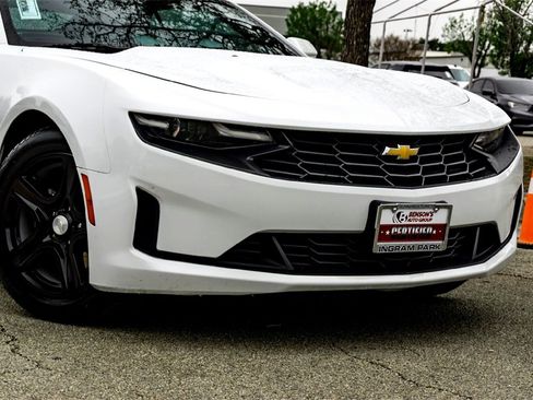 Used 2023 Chevrolet Camaro LT image 3