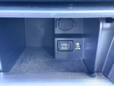 Used 2012 Toyota Camry L image 8