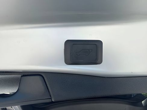 Used 2025 Toyota RAV4 XLE w/ Convenience Package FWD image 20