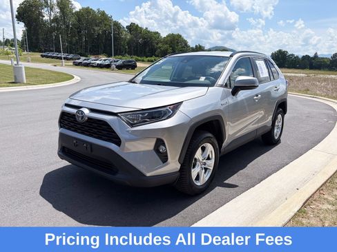 Used 2021 Toyota RAV4 XLE AWD/4WD image 3