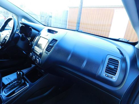 Used 2017 Kia Forte EX image 24