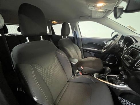 Used 2018 Jeep Compass Sport AWD/4WD image 9