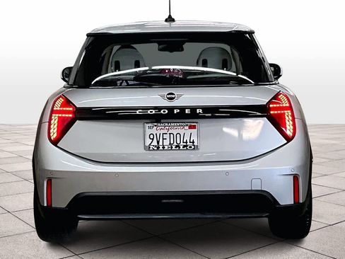 Used 2025 MINI Cooper 2-Door Hardtop image 7