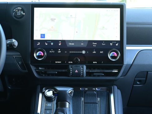 Used 2025 Lexus GX 550 w/ Accessory Package (Z1) AWD/4WD image 32