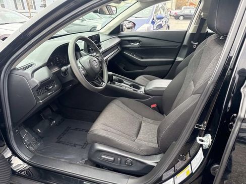 Used 2025 Honda Accord SE image 18