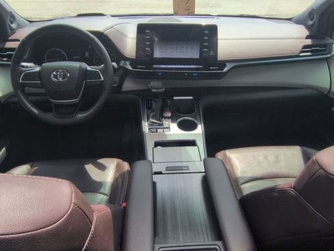 Used 2022 Toyota Sienna Platinum AWD/4WD image 35