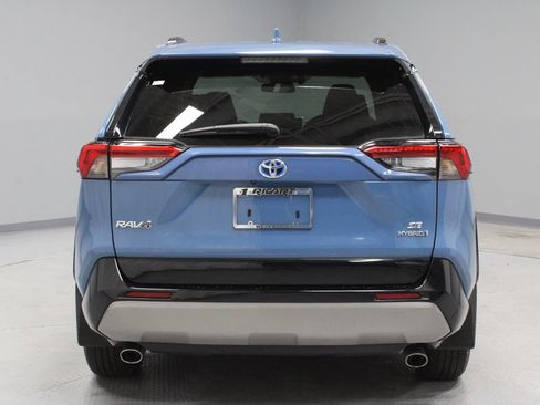 Used 2023 Toyota RAV4 SE w/ Convenience Package AWD/4WD image 9