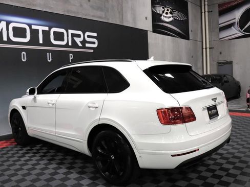 Used 2017 Bentley Bentayga image 4
