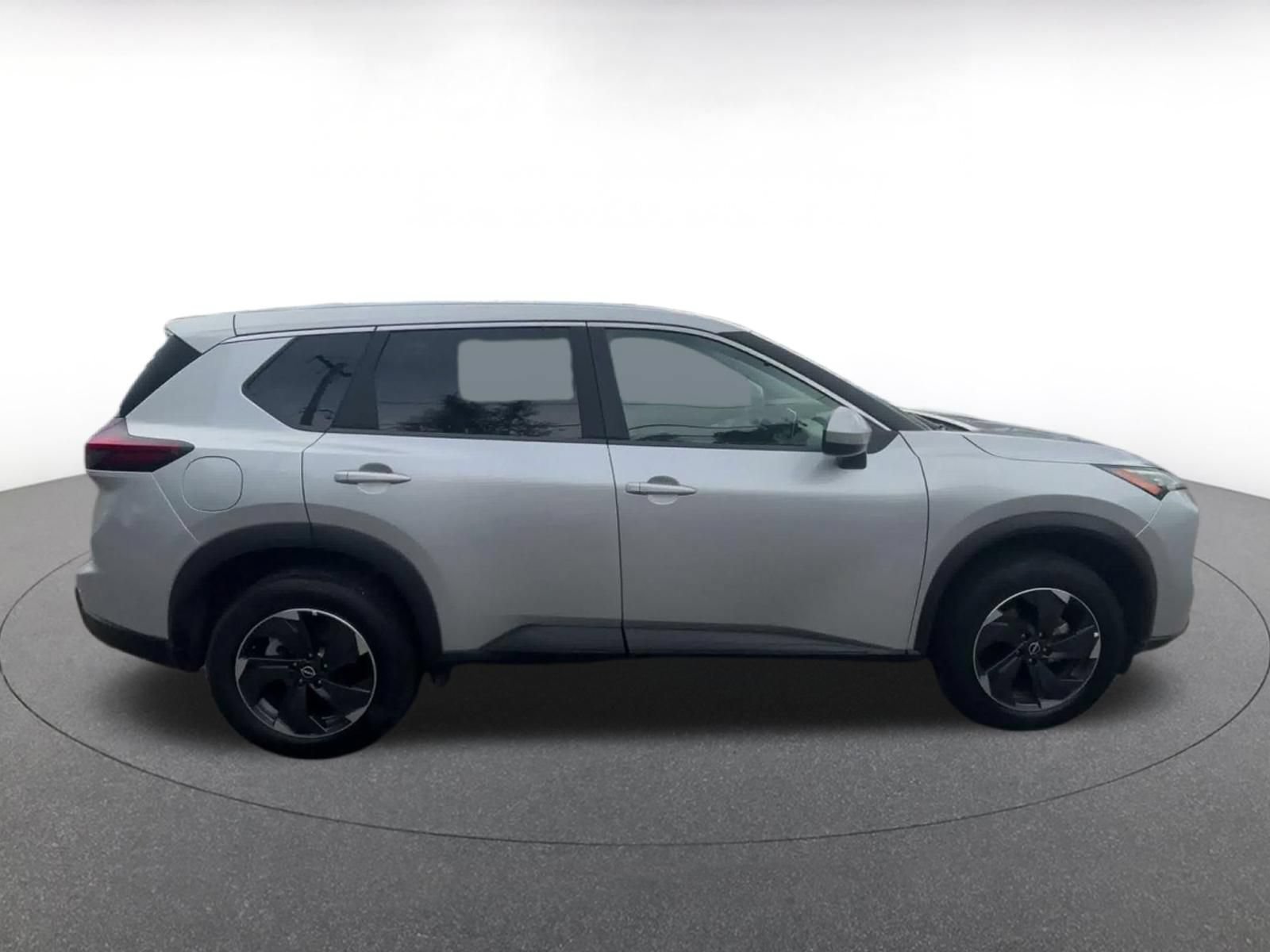 Used 2025 Nissan Rogue SV AWD/4WD image 15