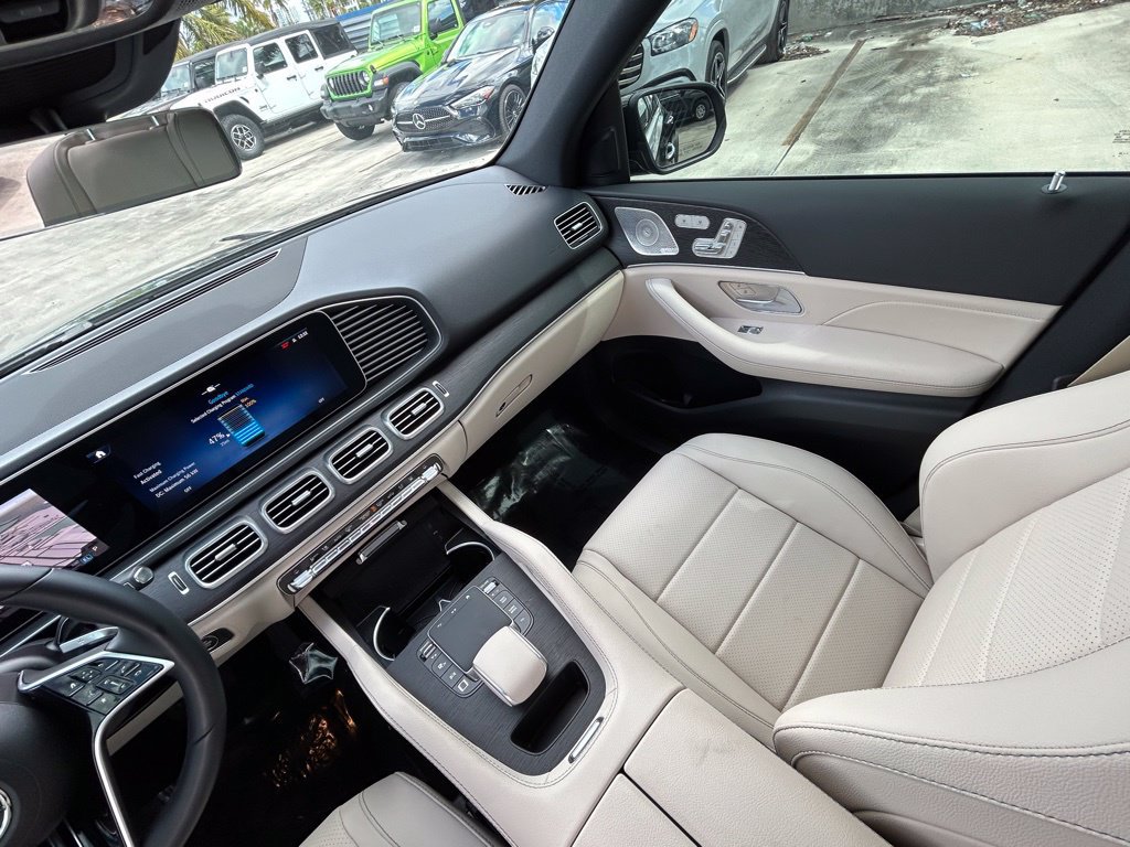 Used 2025 Mercedes-Benz GLE 450e 4MATIC image 9