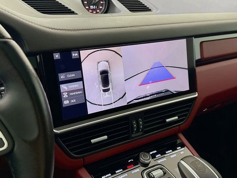 Certified 2021 Porsche Cayenne Turbo S AWD/4WD image 20