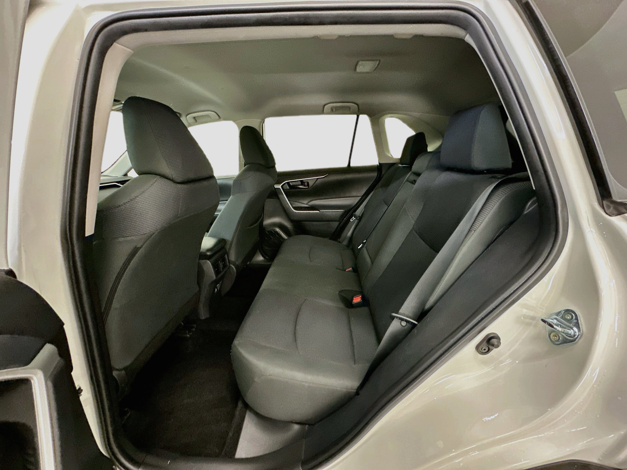 Used 2025 Toyota RAV4 LE AWD/4WD image 29