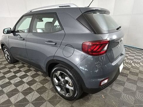 Used 2025 Hyundai Venue SEL FWD image 5