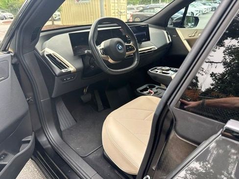 Used 2024 BMW iX xDrive50 w/ Premium Package AWD/4WD image 16