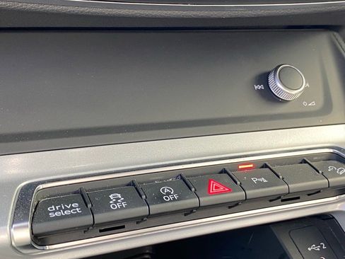 Used 2022 Audi Q3 2.0T Premium image 12