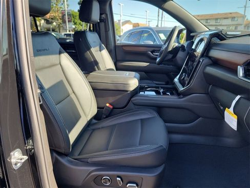 Used 2025 GMC Yukon XL Denali w/ Sun & Power Step Package image 29