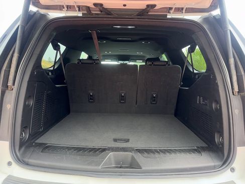 Used 2025 GMC Yukon XL Elevation AWD/4WD image 9